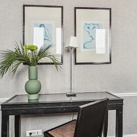 维克多利尔剧院酒店 4*