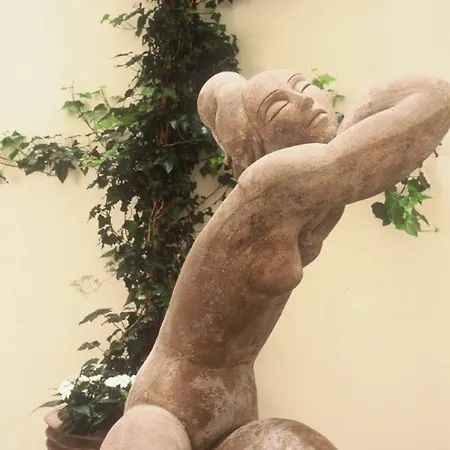 维克多利尔剧院酒店