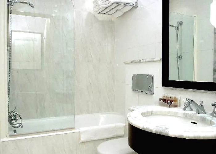 Отель Victoires Opera 4*